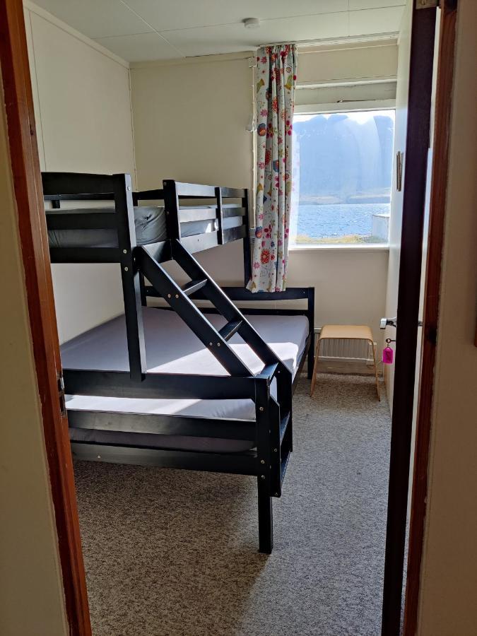 Solbrekka Guesthouse Mjoifjorthur Экстерьер фото