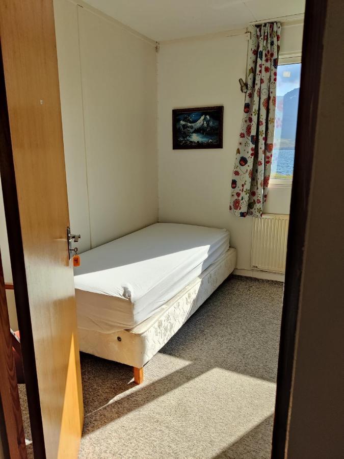 Solbrekka Guesthouse Mjoifjorthur Экстерьер фото